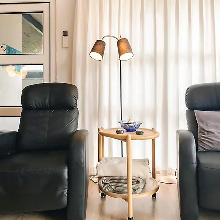 10 Person In Hadsund-by Traum